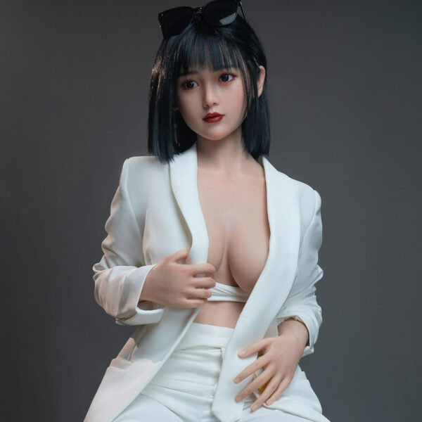 Búp bê Yufei tóc ngắn mặc vest trắng