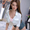Búp bê tình dục Ai Lin bò trên thảm khoe ngực căng tròn