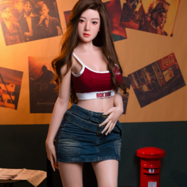 Búp bê tình dục Lan Xin đứng diện chân váy jean ngắn