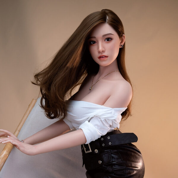 Búp bê tình dục Qiuyu nghiêng người khoe lưng thon