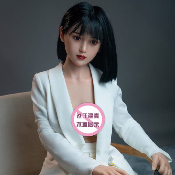 Búp bê tình dục Yufei tóc ngắn diện vest trắng kiêu kỳ